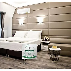 Hotel Center ***